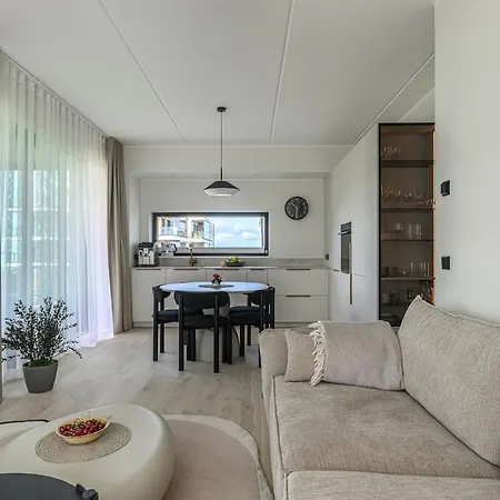 Modern 2br 270 Degrees Sea Views In Marienholm